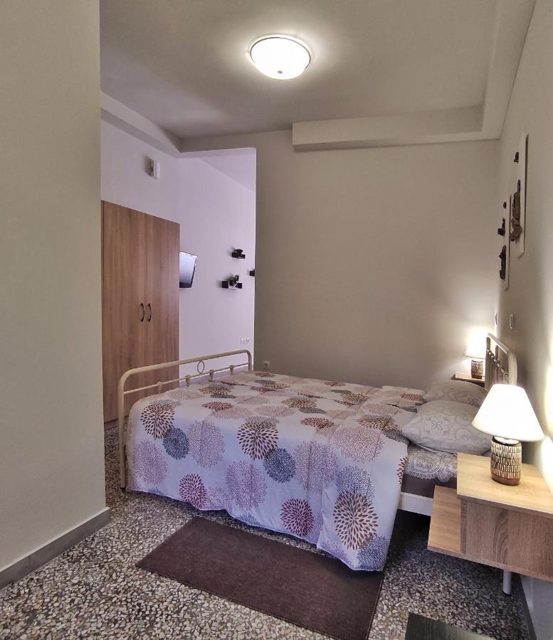 Garnet 1 Apartment Kalamata Bagian luar foto